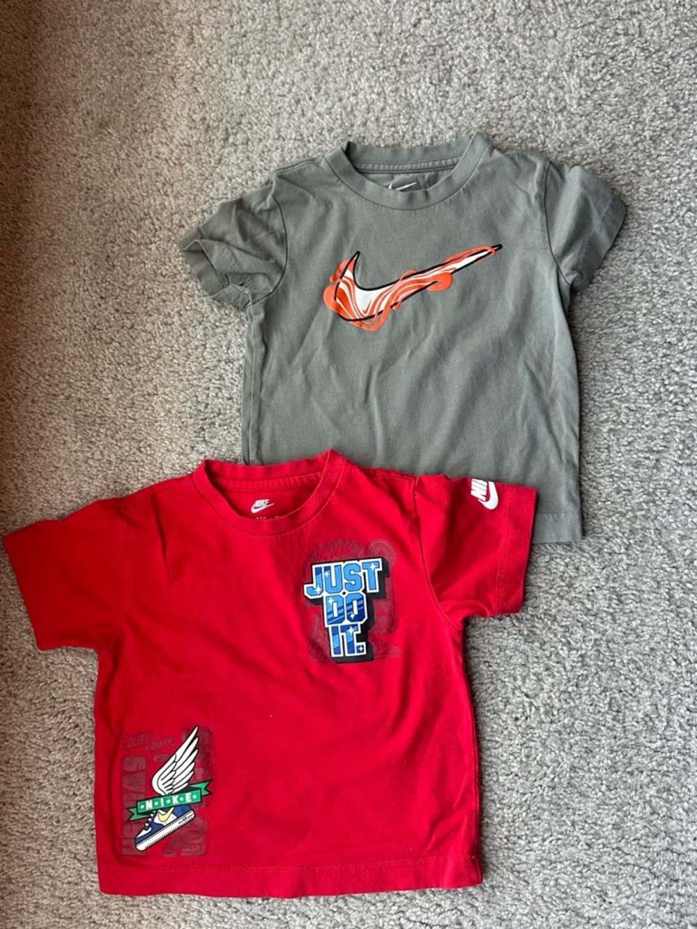 2 Nike Kids' Short-Sleeve Tee + 1 shorts